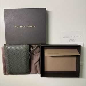 Bottega Veneta Intrecciato Flap Card Case in Green (Artichoke)